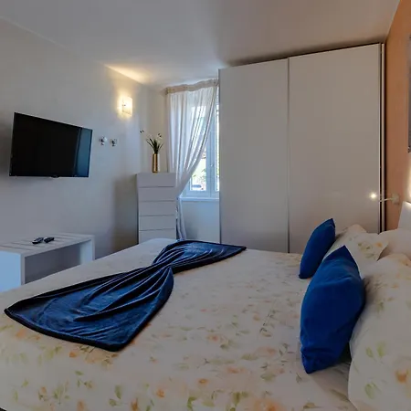 Apartman Vitali - *